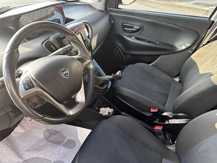 Lancia Ypsilon 1.2l